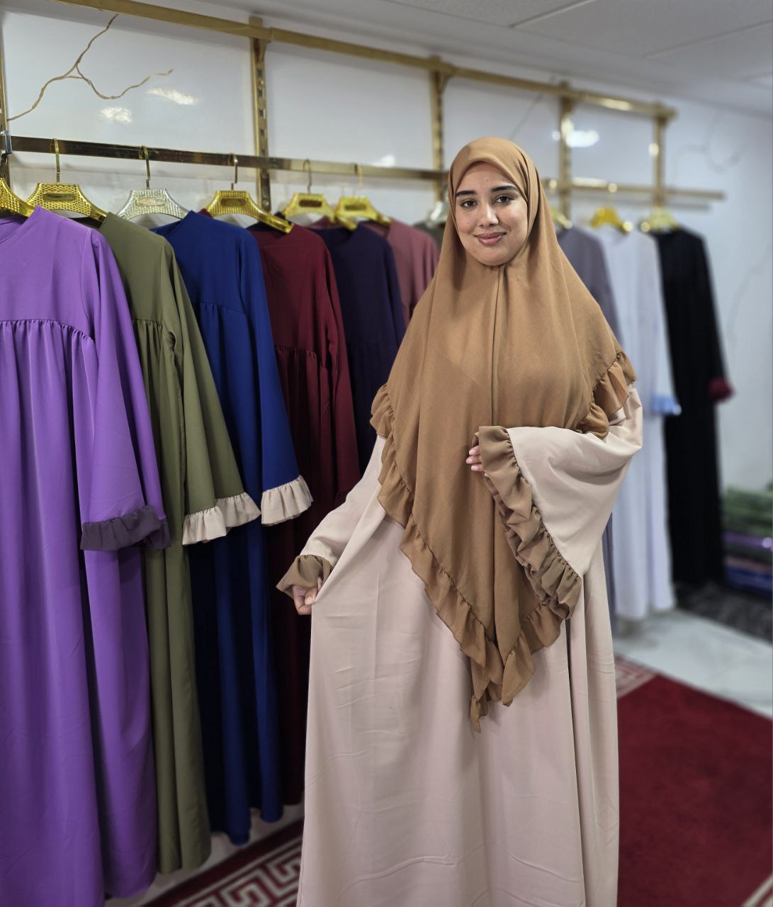 عباية بنت حوران مع خمار طويل – تصميم فاخر بأكمام مكشكشة