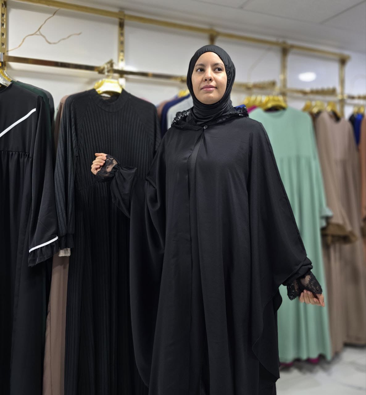اكتشفي الفخامة: عباية + كاب سلهام بتوب كريب روزا
