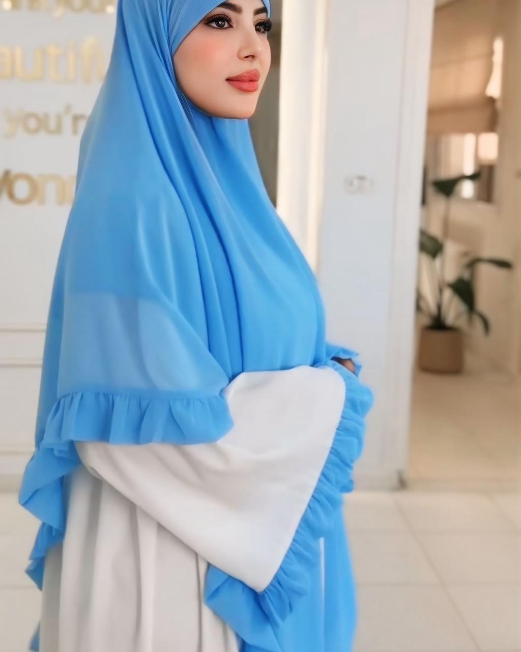 عباية بنت حوران مع خمار طويل – تصميم فاخر بأكمام مكشكشة