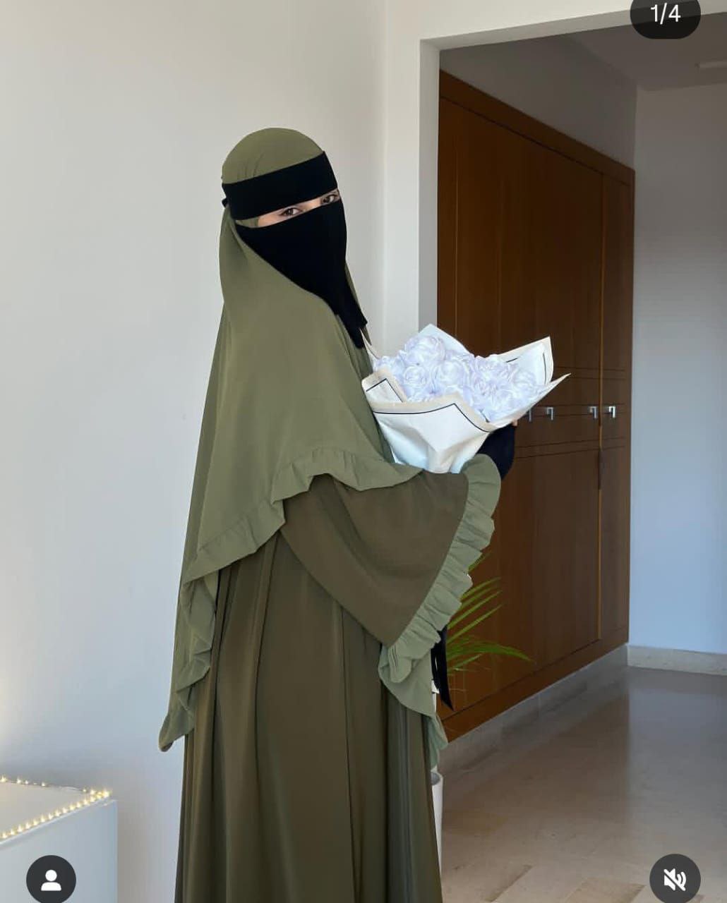 عباية بنت حوران مع خمار طويل – تصميم فاخر بأكمام مكشكشة
